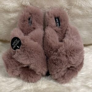Nine West Plush Mauve Slippers. Size small 5-6